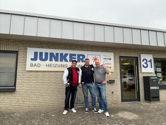 Küster & Friends heute in Burgwedel 📍

Vielen Dank an die Firma Michael Junker in Burgwedel für die Werkstattschulung zusammen mit unserem starken Partner @korado.cz 🤝

Wollt ihr auch eine Live Schulung vor Ort im Betrieb? Schreibt uns an! 

#mehrspassimbad #schulung #live #burgwedel #heizung #korado #vorort #teamwork #hannover