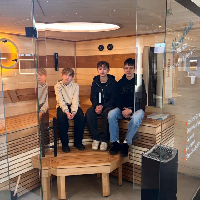 Zukunftstag bei Küster!  Wir hatten heute vier Jungs bei uns zu Besuch, die einen Einblick in unseren Arbeitsalltag bekommen haben. Es hat echt Spaß gemacht, euch zu zeigen, was wir machen, Fragen zu beantworten und gemeinsam hinter die Kulissen zu schauen. 🙌⚒️

Danke an Mattis, Jonas, Girad und Noah. 
Schön, dass ihr dabei wart und den Tag mit eurer positiven Energie und Neugier zu etwas Besonderem gemacht habt.💙 #Zukunfstag #Ausbildung #SHK #Grosshandel #mehrspassimbad